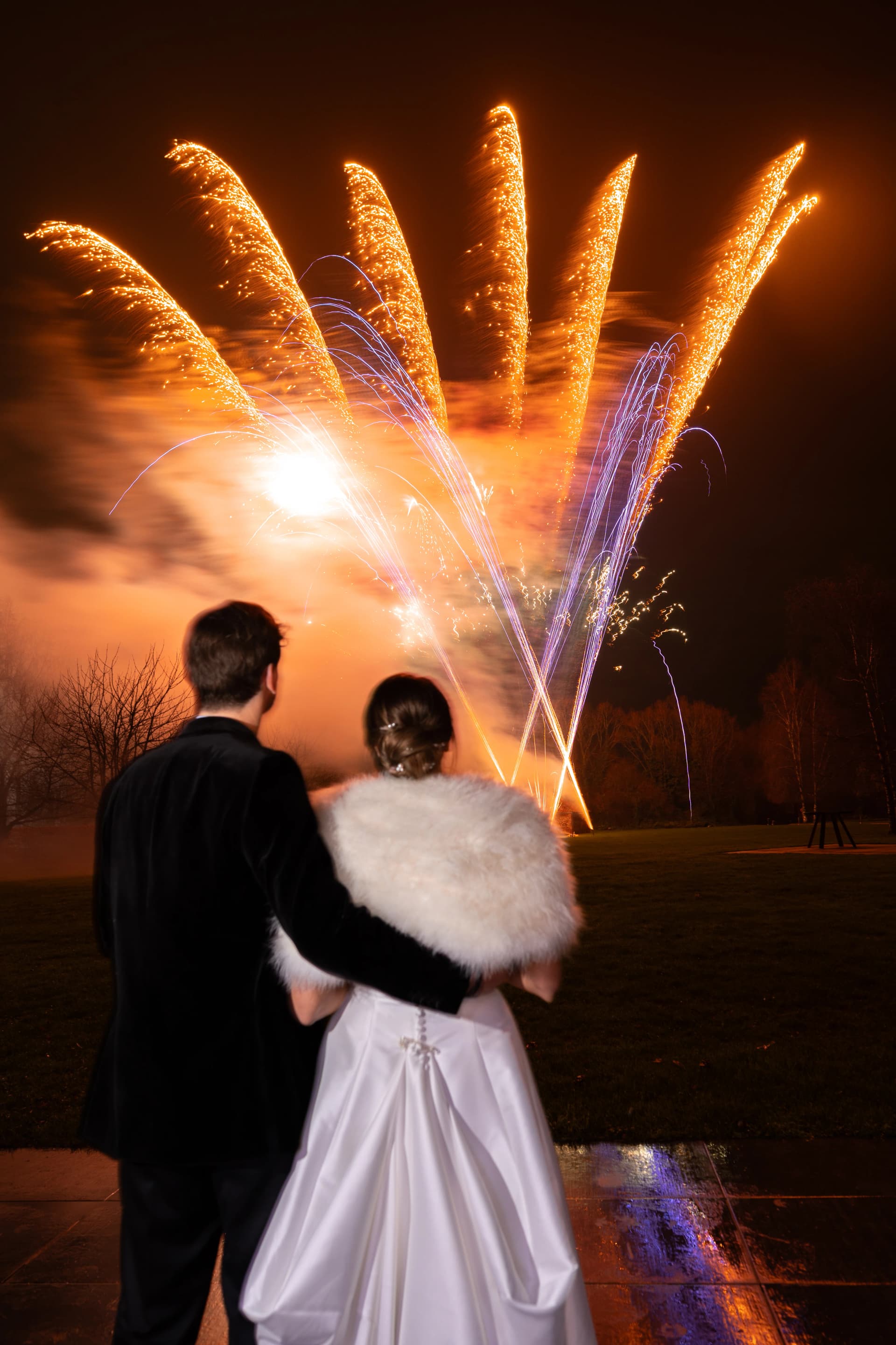 Mariés devant feu d'artifice mariage hiver Nord - Clément Bayard